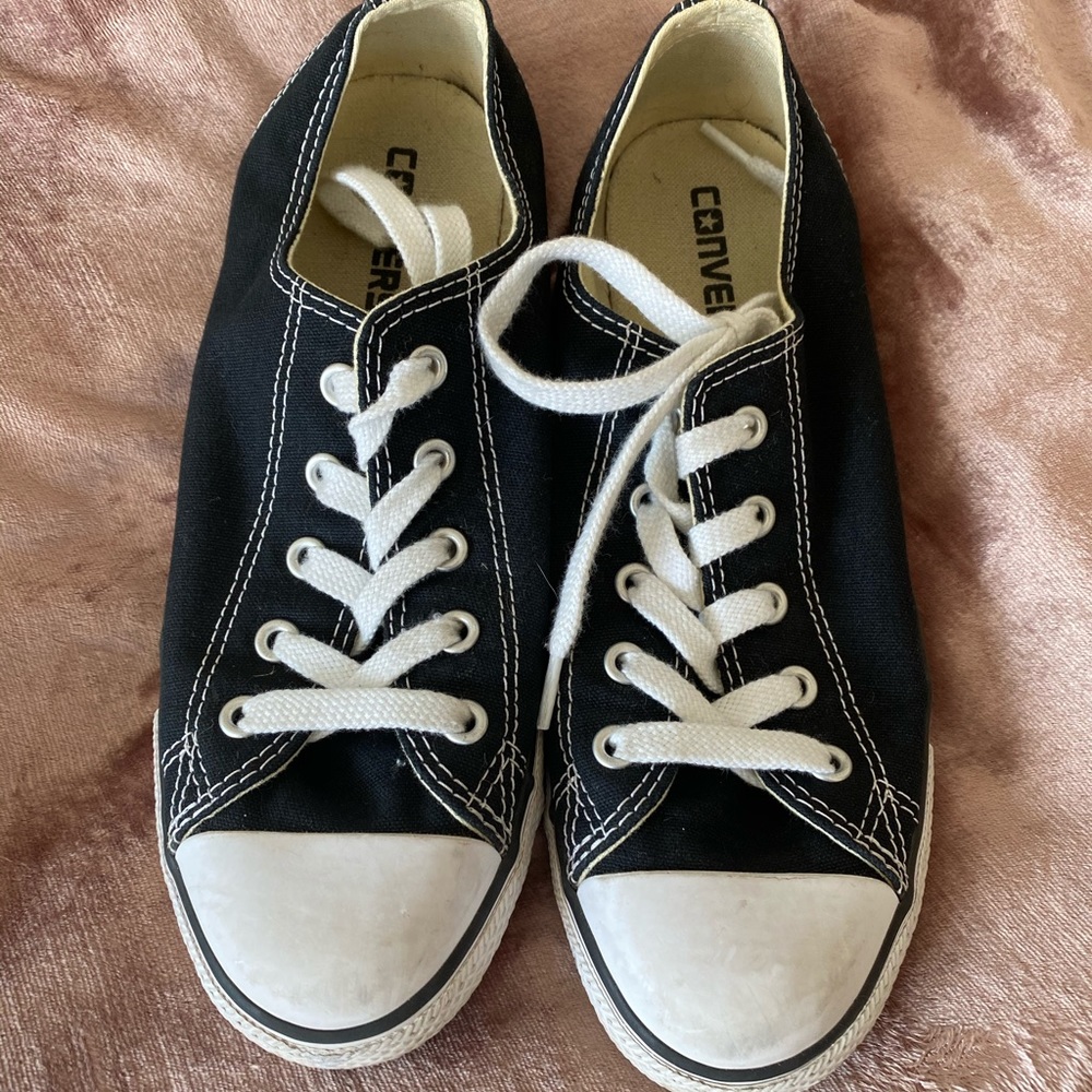 Converse allstar women’s black low tops size 7